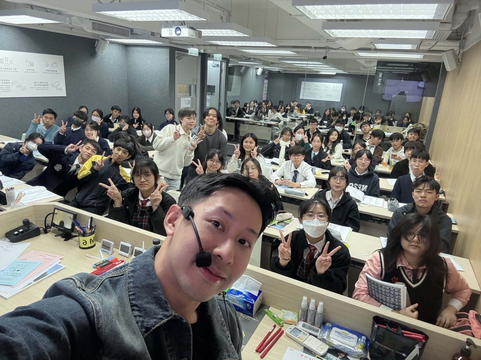 九龍灣 LIVE 班